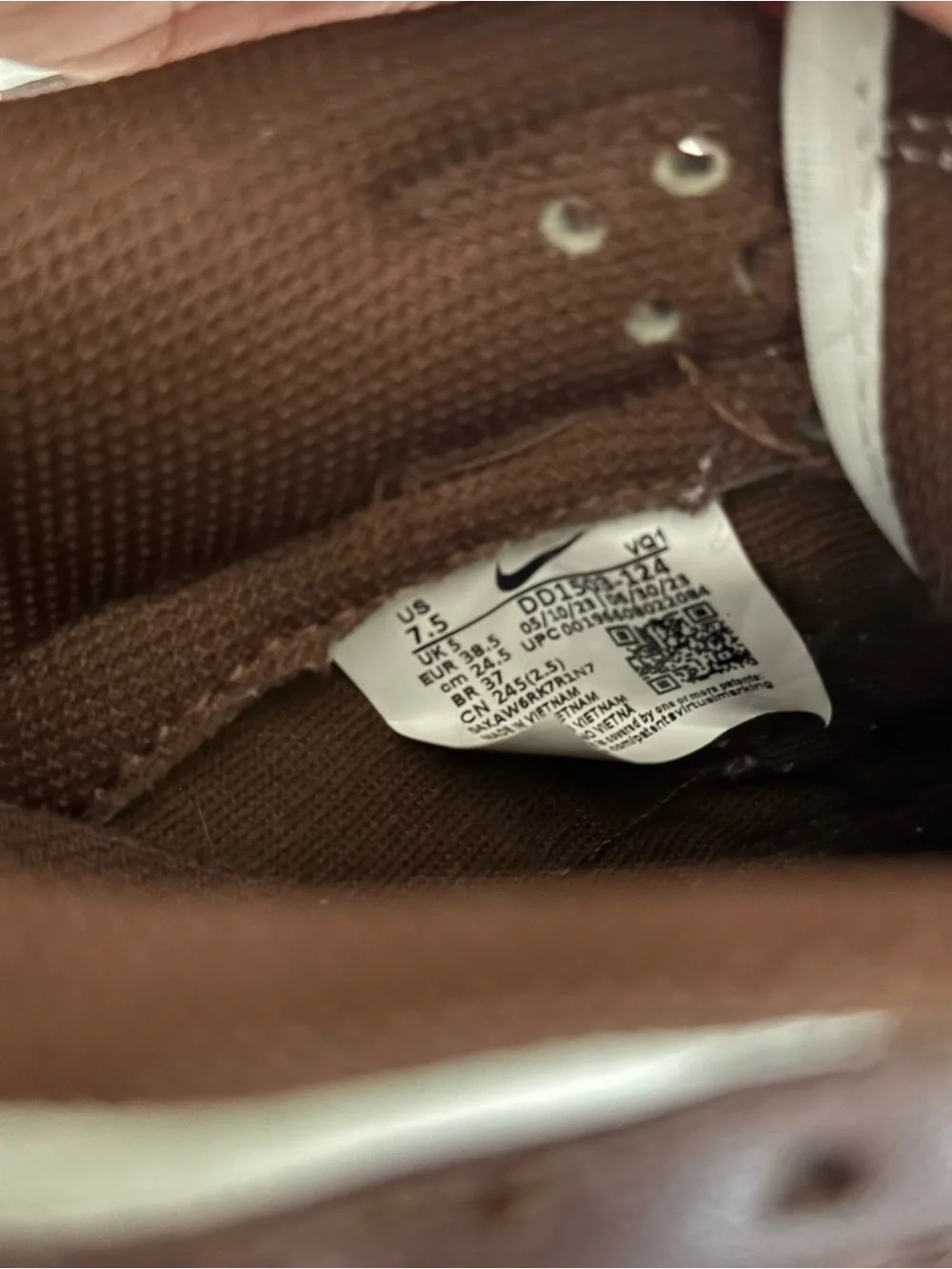 Women’s Nike 7.5 Brown and White Low-Top Sneakers